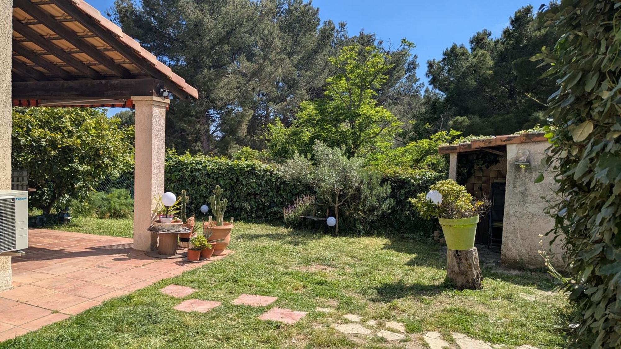 Maisonnette Kalis Calme Avec Climatisation Parking Jardin Cadre Campagne Plages A Pieds Bandol Exterior photo